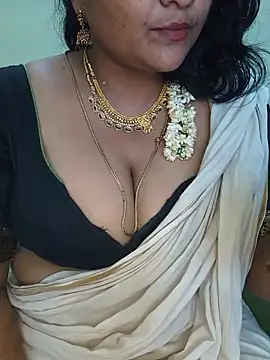 AADHIRA_Tamil_Mallu stripchat live cam model