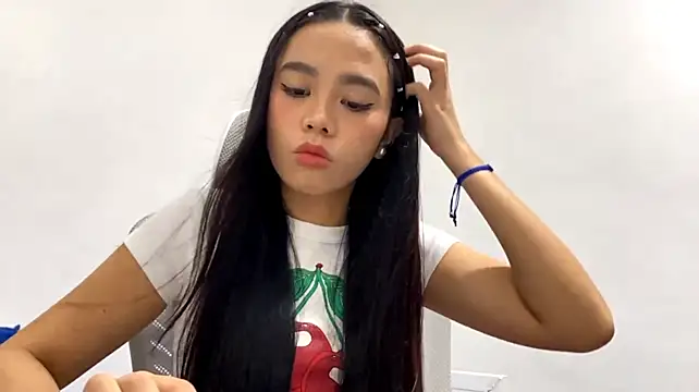 LoisKoski stripchat live cam model