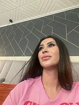 EmyLaveau stripchat live cam model