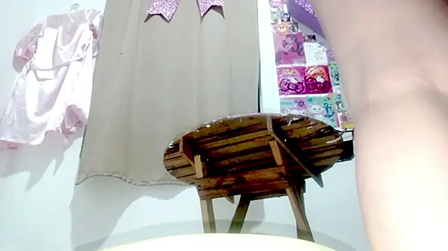 PetiteIvoryQueen19 stripchat live cam model