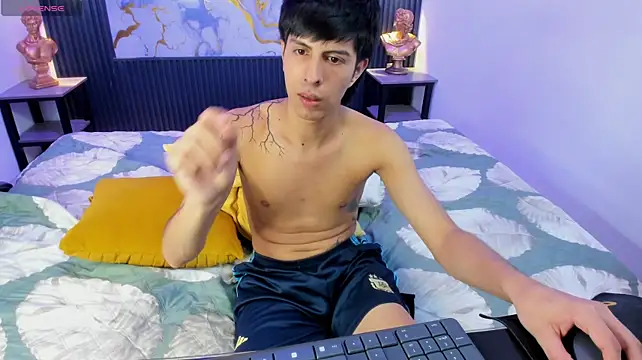 Estiv18_ stripchat live cam model