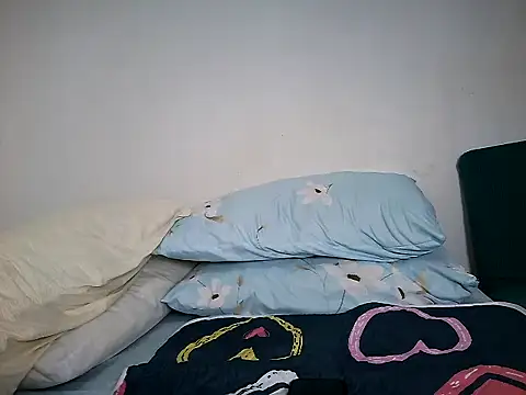 nhayasquirt stripchat live cam model