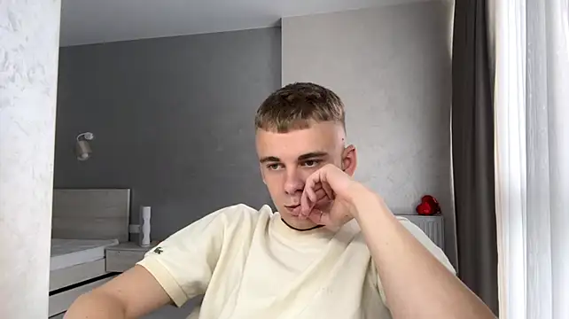 SoloFury stripchat live cam model