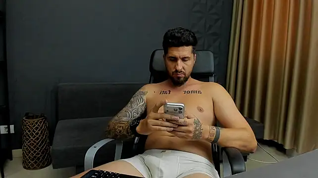 LoganStroud stripchat live cam model