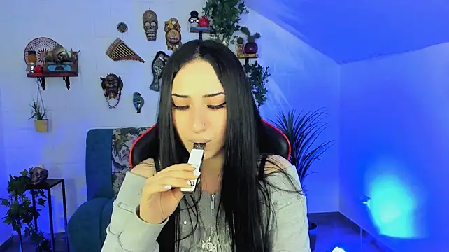 MonicaLowes stripchat live cam model