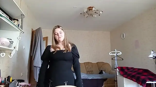TypicalWoman stripchat live cam model
