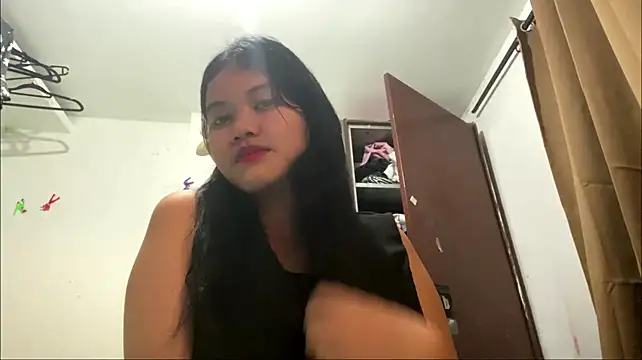 CelesteHaller stripchat live cam model