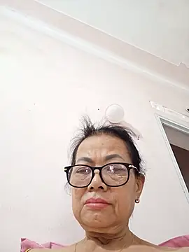 Hotestlove stripchat live cam model