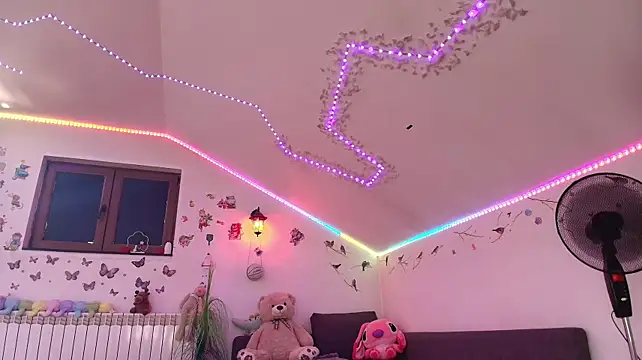 SelenaBee stripchat live cam model