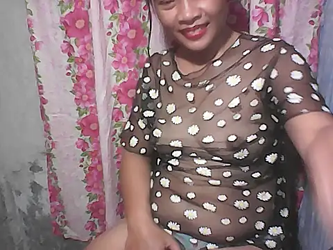 HottyElle stripchat live cam model