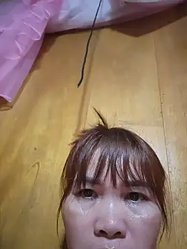 Reeoo-93 stripchat live cam model