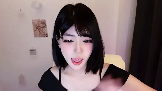 Kitteovo stripchat live cam model