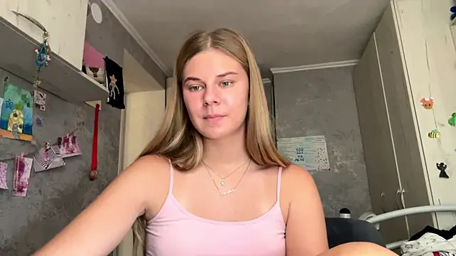 HoneysPiee stripchat live cam model