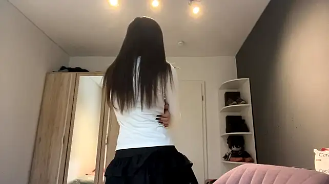 SpanishRooter stripchat live cam model