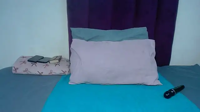 Juicy-luciey stripchat live cam model