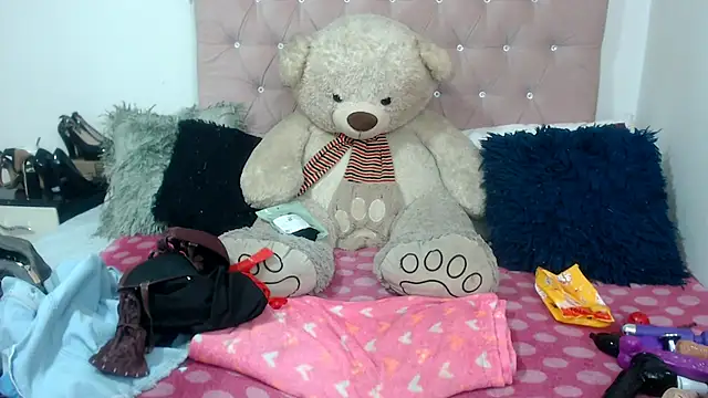 Negrabig stripchat live cam model