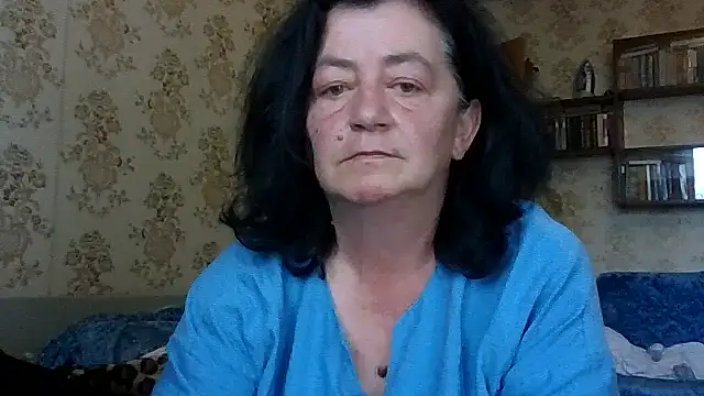 GypsiQueen2 stripchat live cam model