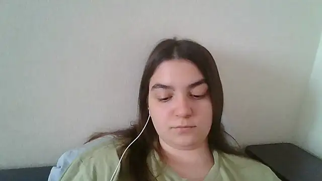 Farynaa stripchat live cam model