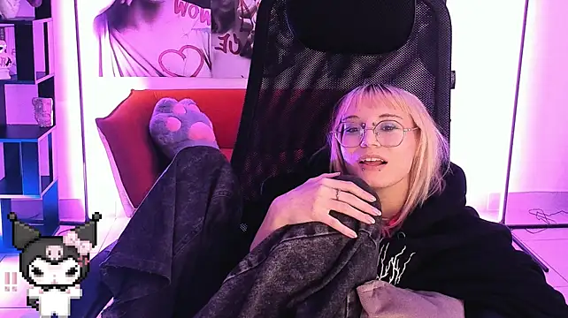 ReminaMeow stripchat live cam model