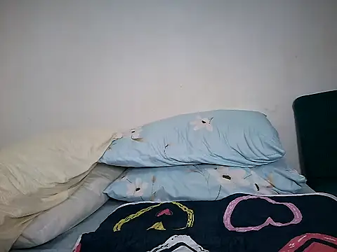 nhayasquirt stripchat live cam model