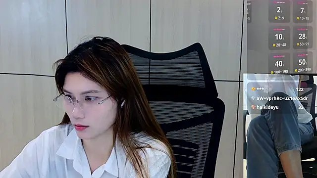 zhen-68 stripchat live cam model