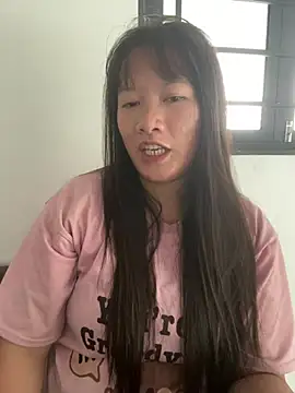 Zully- stripchat live cam model