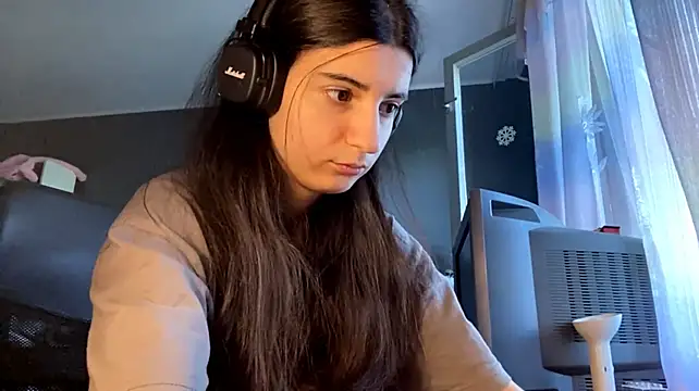 MindaHallmon stripchat live cam model
