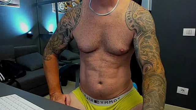 AronGrant stripchat live cam model