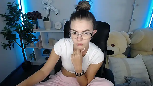 Ritaneer stripchat live cam model