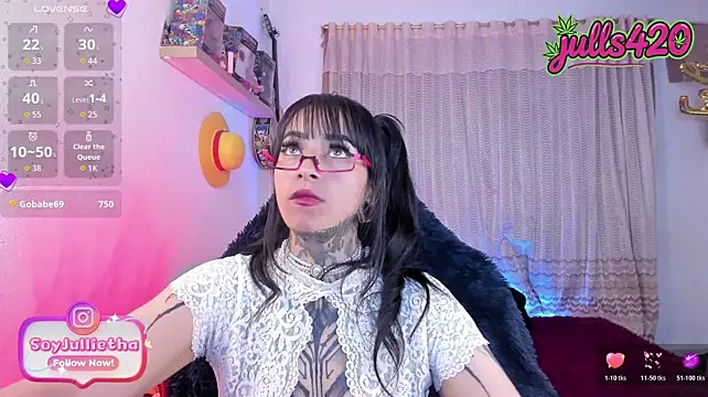 Julls420_ stripchat live cam model
