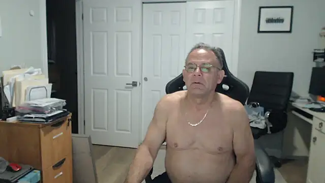 twopeopleinlove stripchat live cam model