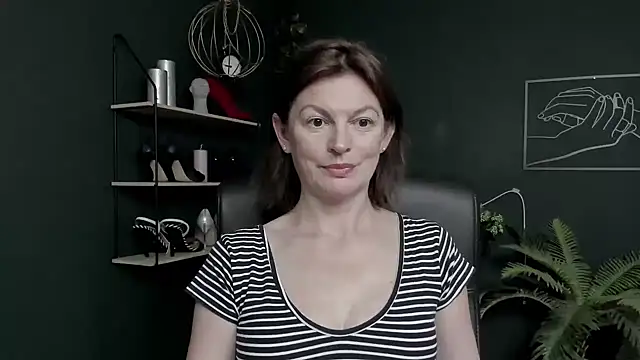 VivianWILD stripchat live cam model
