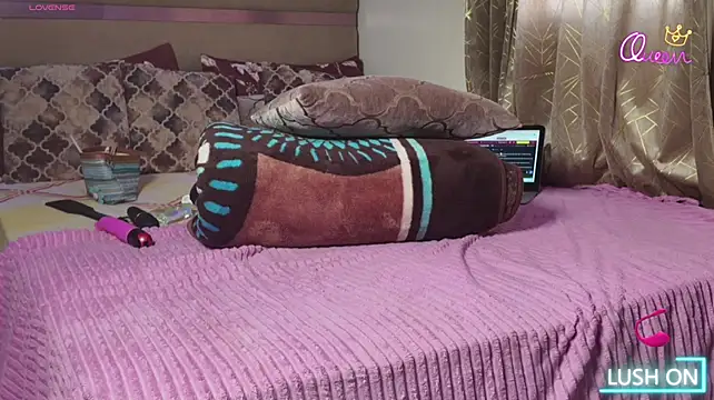 SamiraSama stripchat live cam model