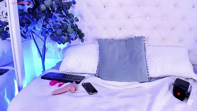 sophie_pariss stripchat live cam model