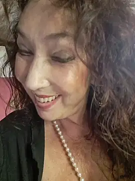 GypsyEsmeralda stripchat live cam model