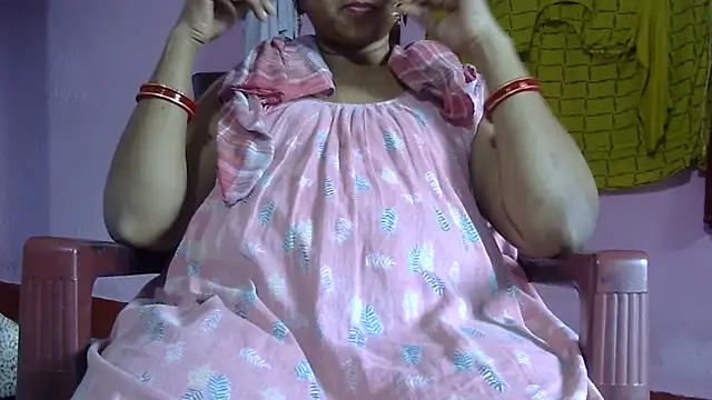 Pooja-suman stripchat live cam model