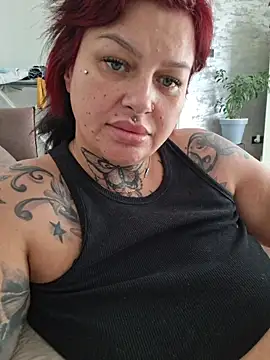 CandyCurvess stripchat live cam model