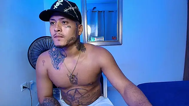 crow_black00 stripchat live cam model