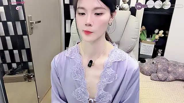Yueyue-MM stripchat live cam model