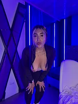 ManuelaVeeleez stripchat live cam model