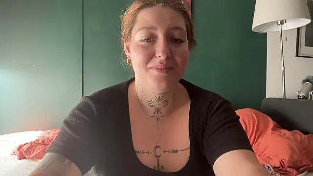MaggievanG stripchat live cam model
