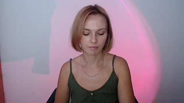 AdelleLovee_ stripchat live cam model