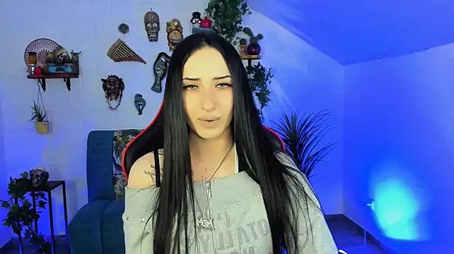 MonicaLowes stripchat live cam model
