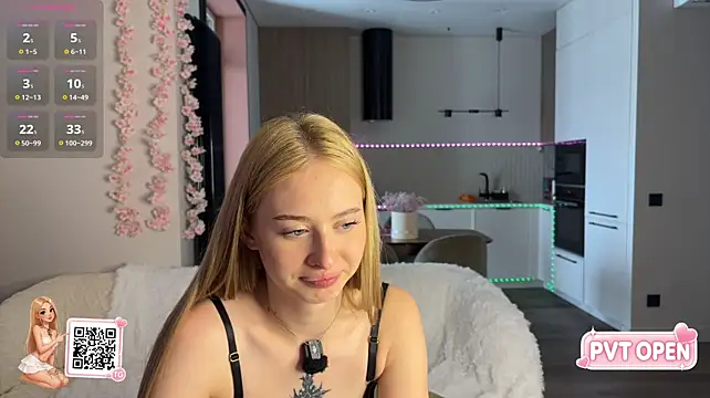 BlondieBoom stripchat live cam model