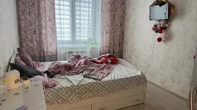 VoicingSeam stripchat live cam model