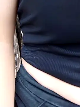 linh-xinh- stripchat live cam model
