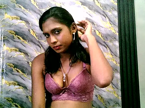sassyslim stripchat live cam model