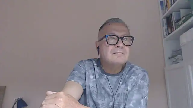 YOU6me stripchat live cam model