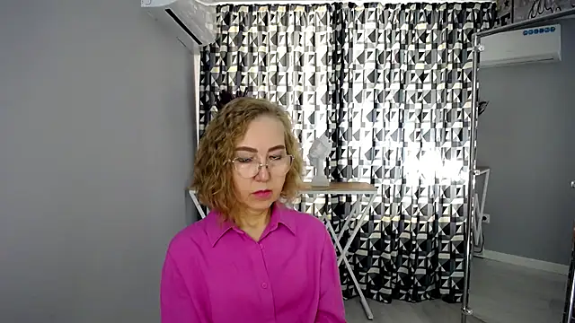 queen_a_n_i stripchat live cam model