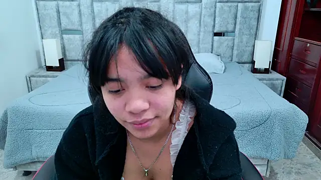 laureentt_ stripchat live cam model